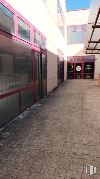 Industrial for rent at Calle Turín, 15, Parla, Madrid, 28980 with window, train, road surface, building, asphalt, rolling stock, city, tints and shades, flooring and facade around