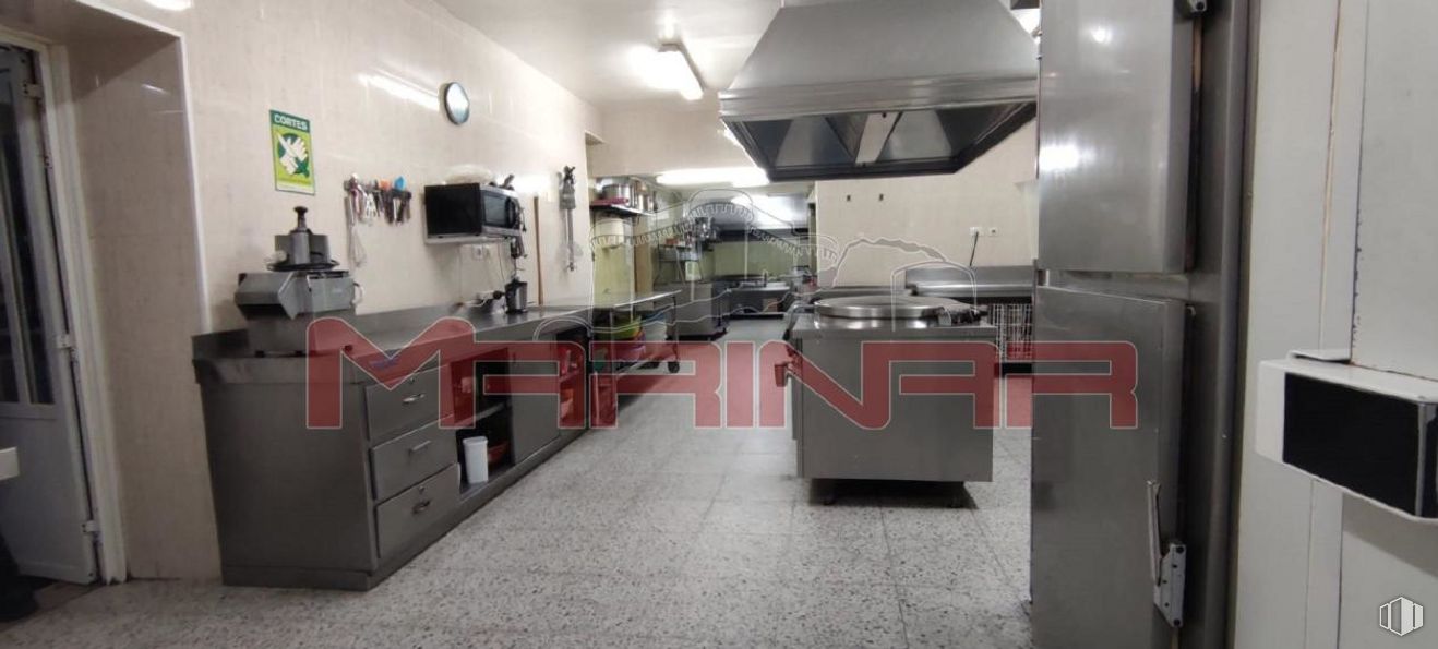 Retail for sale at Carretera Serranillos, Yeles, Toledo, 45220 with cabinetry, property, kitchen, interior design, flooring, floor, automotive design, fixture, major appliance and gas around