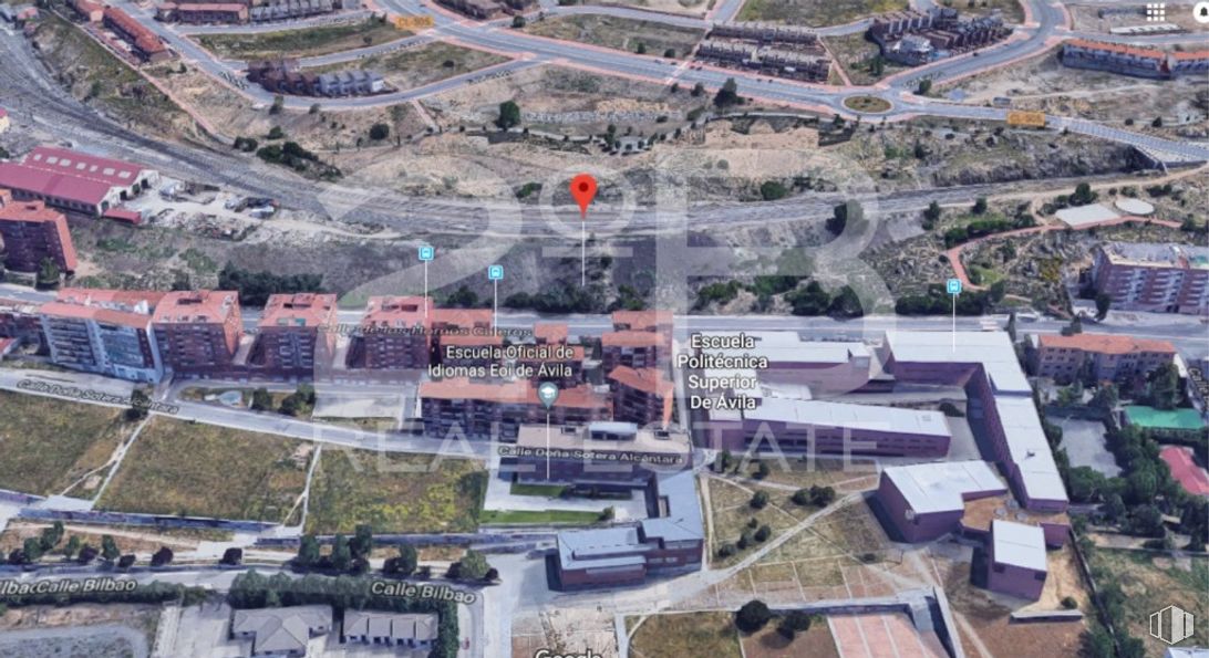 Land for sale at Calle Horno de los Caleros, 13, Ávila, 05001 with building, infrastructure, urban design, land lot, house, neighbourhood, residential area, landscape, city and thoroughfare around