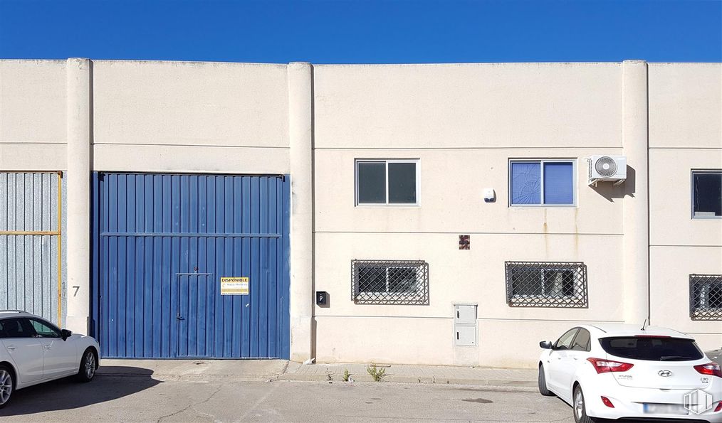 Industrial for rent at Calle Lisboa, 9, Torres de la Alameda, Madrid, 28813 with car, window, automotive parking light, parking, family car, luxury vehicle, car door, automotive tail & brake light, automotive side-view mirror and mid-size car around