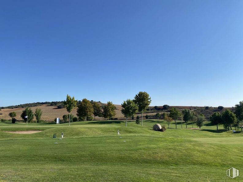 Suelo en venta en Campo de Golf Green Sire Golf, Cabanillas del Campo, Guadalajara, 19171 con cielo, planta, paisaje natural, entorno natural, árbol, lote de terreno, hierba, nube, paisaje y llano alrededor