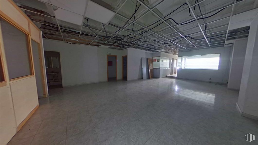 Office for sale at Avenida Democracia, Puente de Vallecas, Madrid, 28031 with window, hall, fixture, floor, flooring, building, ceiling, glass, space and event around