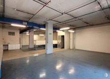 Industrial for sale at Calle María Tubau, Fuencarral - El Pardo, Madrid, 28050 with flooring, floor, ceiling, composite material, fluorescent lamp, parking lot, hall, parking, silver and tile flooring around