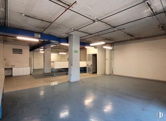 Industrial for sale at Calle María Tubau, Fuencarral - El Pardo, Madrid, 28050 with flooring, floor, ceiling, composite material, fluorescent lamp, parking lot, hall, parking, silver and tile flooring around