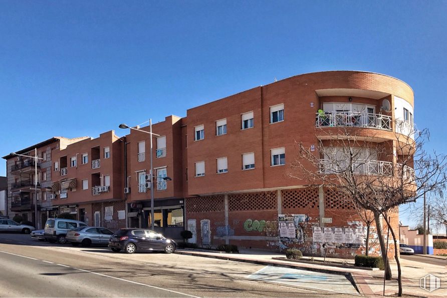 Retail for rent at Centro, Cabañas de la Sagra, Toledo, 45592 with car, building, sky, window, wheel, tire, urban design, vehicle, residential area and neighbourhood around