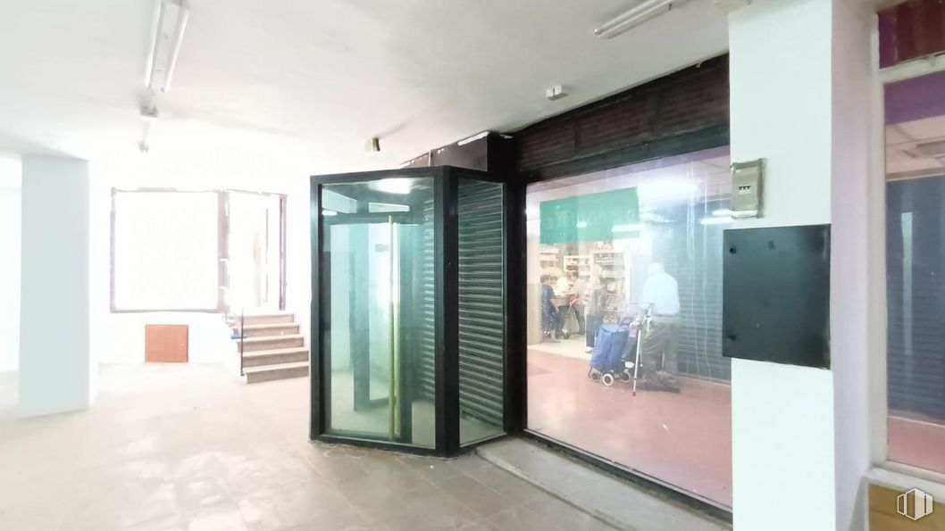 Retail for sale & for rent at Calle Lope de Vega, 47, Getafe, Madrid, 28904 with wardrobe, fixture, interior design, flooring, floor, ceiling, glass, hall, automotive exterior and facade around