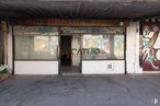 Retail for sale at Calle Gallur, La Latina, Madrid, 28047 with wall, gas, facade, tints and shades, art, road, city, asphalt, concrete and shade around