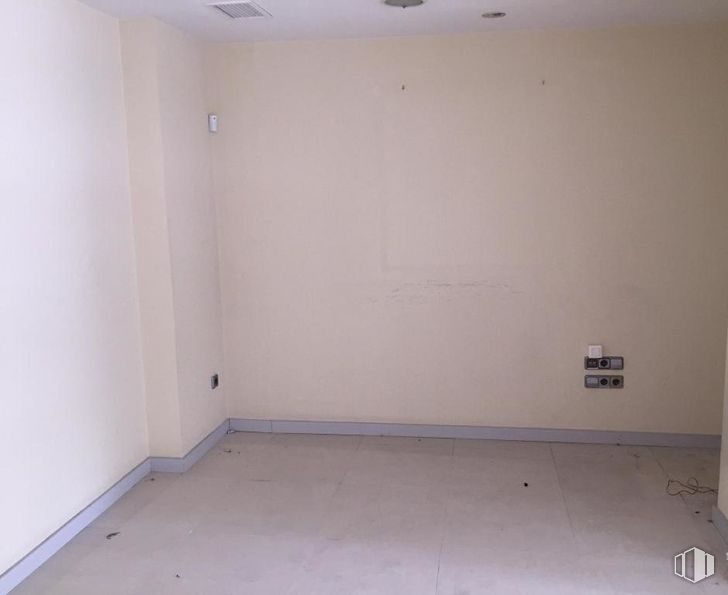 Local en venta en Avenida Doctor Manuel Jarabo, San Martín de la Vega, Madrid, 28330 con edificio, pintura, madera, suelos, suelo, tinte para madera, accesorio, madera dura, techo y casa alrededor