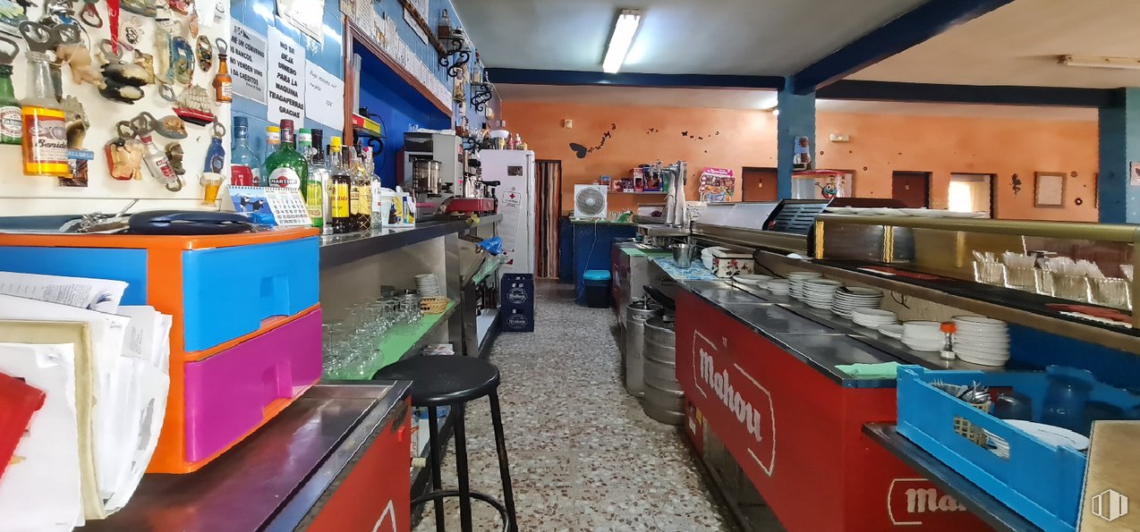 Retail for sale & for rent at Calle Lagartera, Escalona, Toledo, 45910 with stool, interior design, shelf, machine, retail, shelving, cabinetry, room, flooring and building around