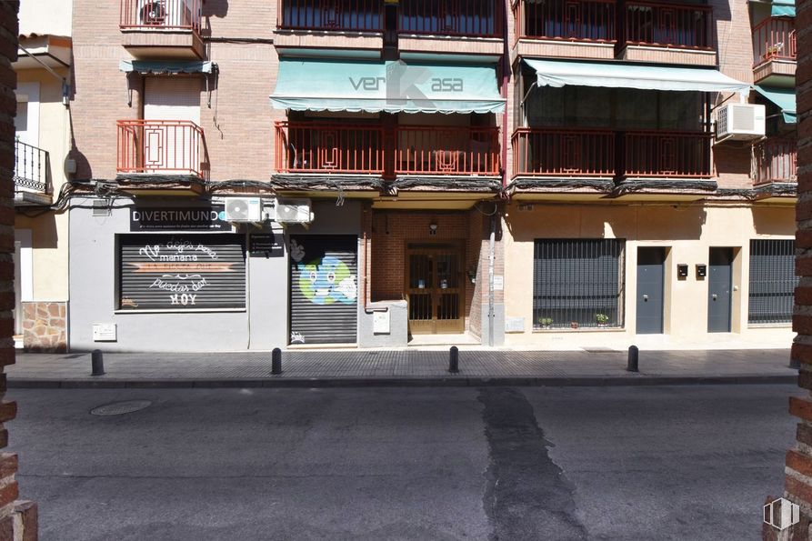 Local en venta en Calle Quevedo, Pinto, Madrid, 28320 con edificio, ventana, casa, zona residencial, puerta, inmobiliario, fachada, ciudad, madera y uso mixto alrededor