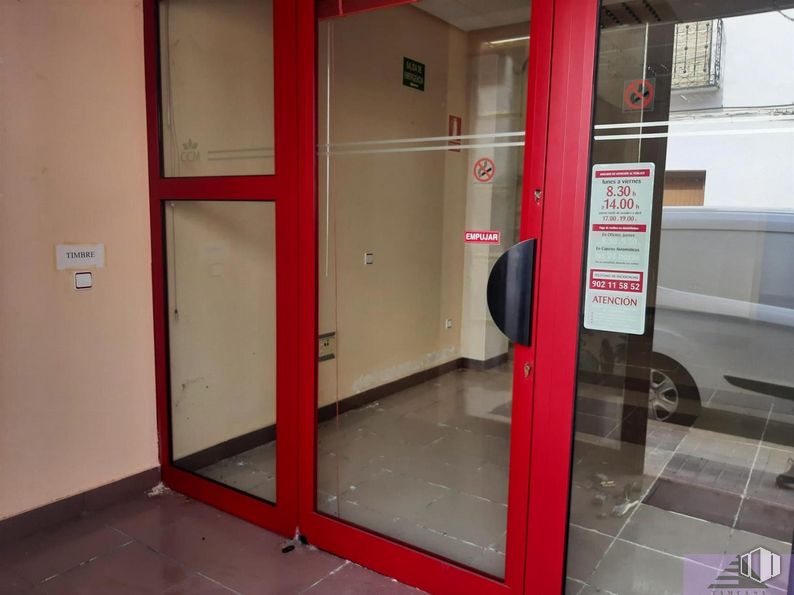 Retail for sale & for rent at Zona centro, El Romeral, Toledo, 45770 with building, tire, fixture, wheel, door, floor, automotive exterior, gas, vehicle door and flooring around