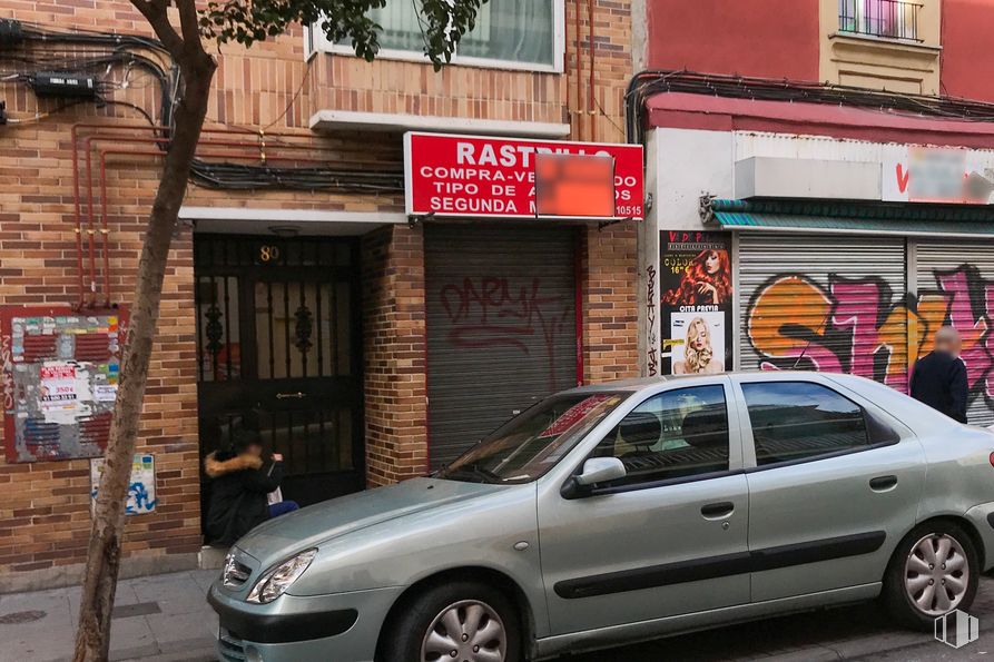 Retail for sale at Avenida Monte Igueldo, 80, Puente de Vallecas, Madrid, 28053 with wheel, car, person, window, automotive parking light, tire, land vehicle, vehicle, photograph and automotive side marker light around