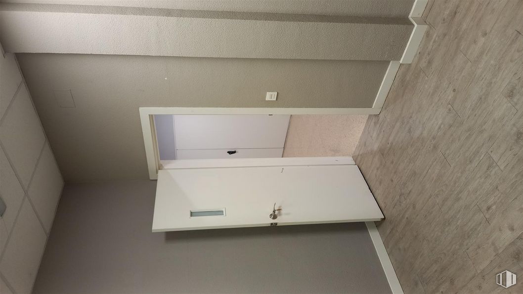 Oficina en alquiler en Calle La Mancha, 1, Coslada, Madrid, 28820 con madera, casa, rectángulo, suelos, suelo, accesorio, estantería, contrachapado, edificio y madera dura alrededor