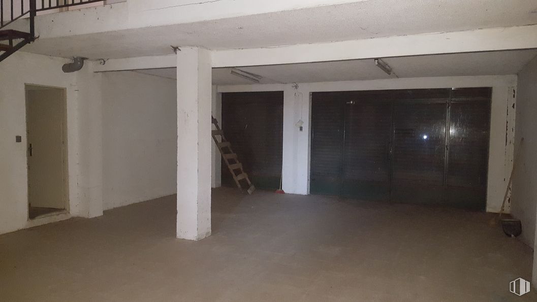 Retail for sale at Calle General Cuesta, 6, Talavera de la Reina, Toledo, 45600 with hall, floor, flooring, wood, ceiling, hardwood, concrete, basement, fixture and plaster around