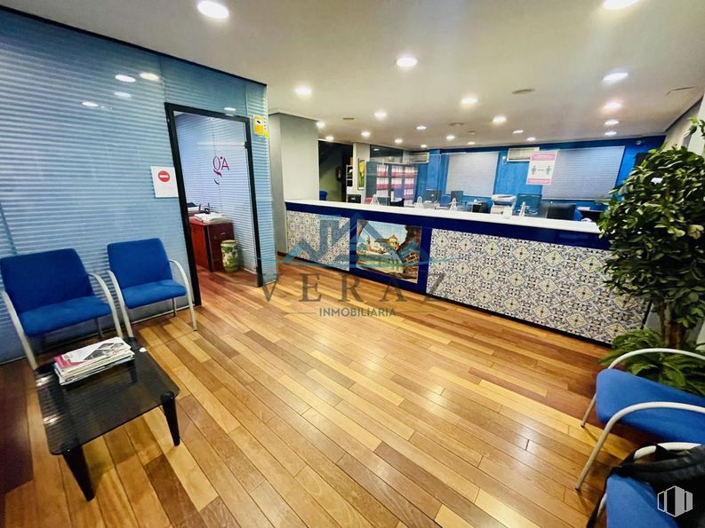 Retail for sale at Calle Ronda Cañillo, Talavera de la Reina, Toledo, 45600 with chair, houseplant, door, coffee table, property, blue, interior design, building, flooring and plant around