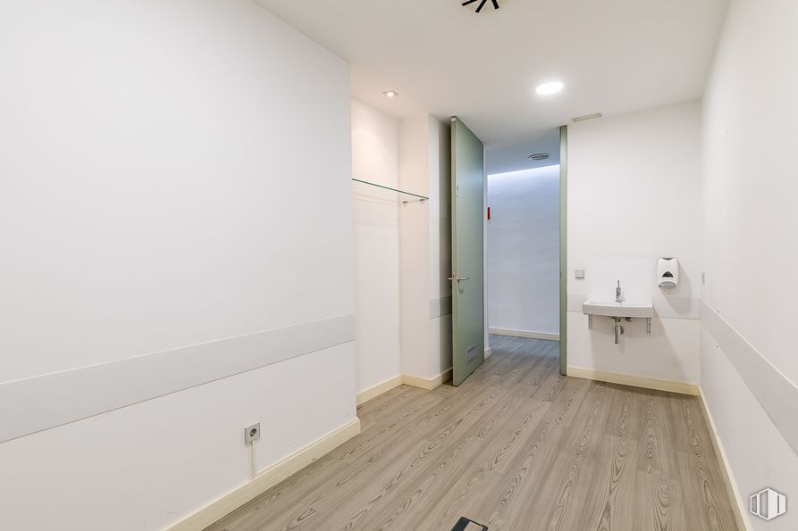 Local en venta en Calle Raimundo Lulio, Chamberí, Madrid, 28010 con propiedad, accesorio, ventilador de techo, madera, edificio, piso, suelo, baño, material compuesto y ventilador mecánico alrededor