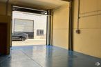 Industrial for sale at Zona Industrial, Numancia de la Sagra, Toledo, 45230 with car, building, shade, door, fixture, architecture, automotive parking light, hall, floor and flooring around