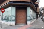 Retail for sale at Calle Cruzados Eucaristía, Talavera de la Reina, Toledo, 45600 with door, building, property, plant, stop sign, facade, sidewalk, tree, gas and road surface around