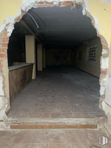 Retail for sale at Avenida Playa de Escalona, Escalona, Toledo, 45910 with fixture, road surface, brickwork, building material, brick, gas, door, composite material, road and house around