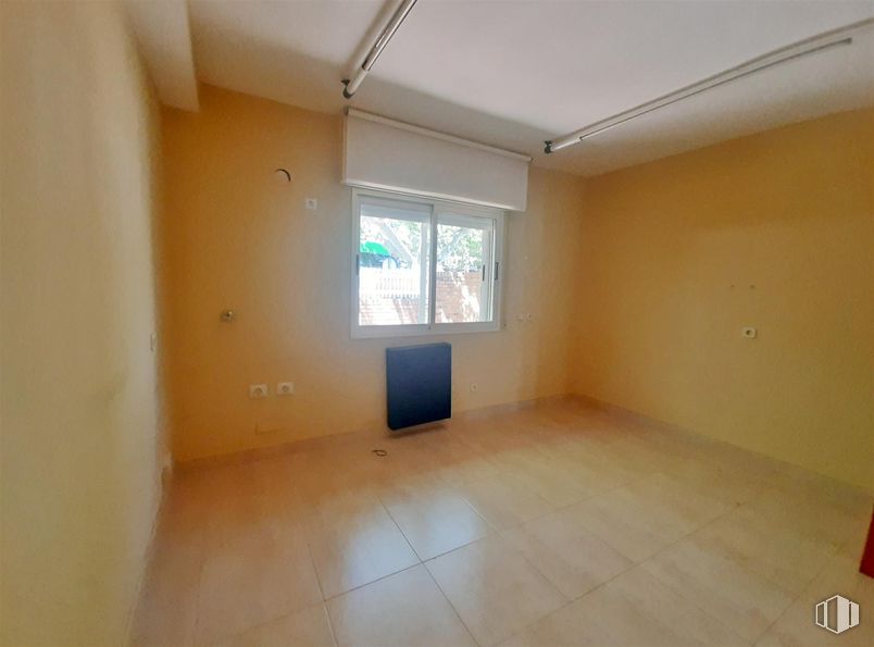 Oficina en alquiler en Avenida España, Majadahonda, Madrid, 28220 con ventana, edificio, madera, accesorio, hall, casa, suelos, suelo, madera dura y inmobiliario alrededor