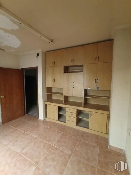 Retail for sale at Casco antiguo, Quintanar del Rey, Cuenca, 16220 with cabinetry, wood, interior design, door, tile flooring, flooring, countertop, floor, wood stain and fixture around