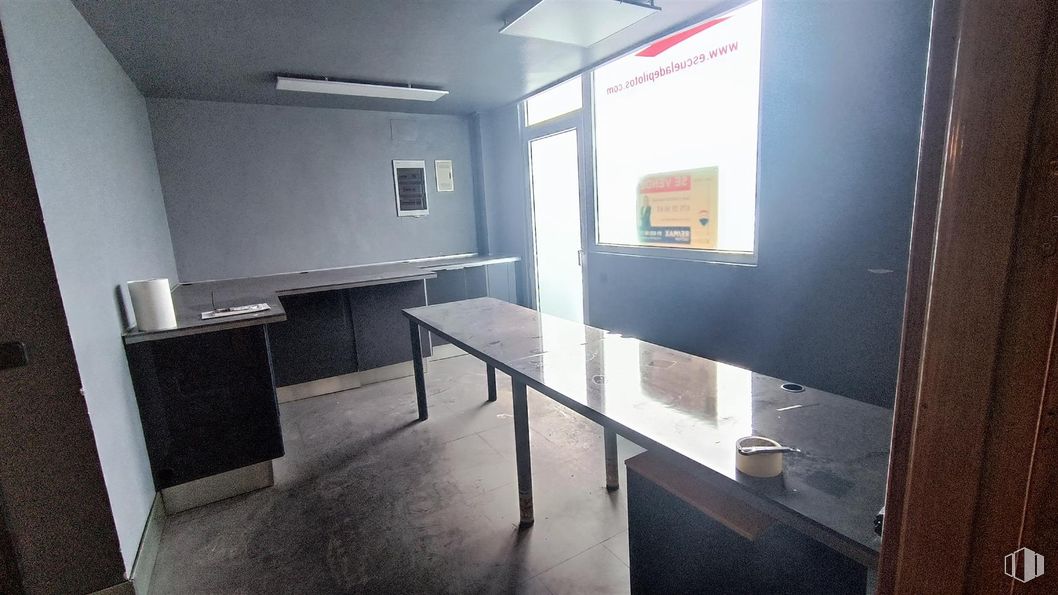 Industrial for sale at Calle Azuela, Collado Villalba, Madrid, 28400 with desk, flooring, floor, furniture, composite material, ceiling, transparency, chair, steel and cleanliness around