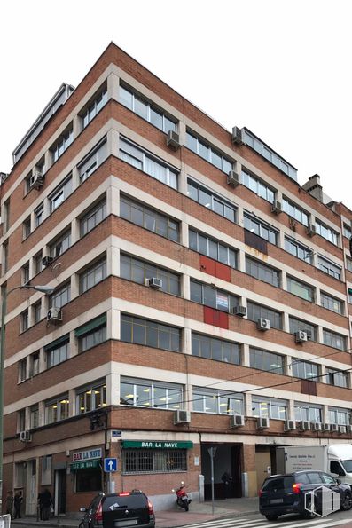 Oficina en venta en Zona Hortaleza, Hortaleza, Madrid, 28043 con coche, edificio, ventana, rueda, neumático, vehículo terrestre, cielo, vehículo, infraestructura y bloque de pisos alrededor