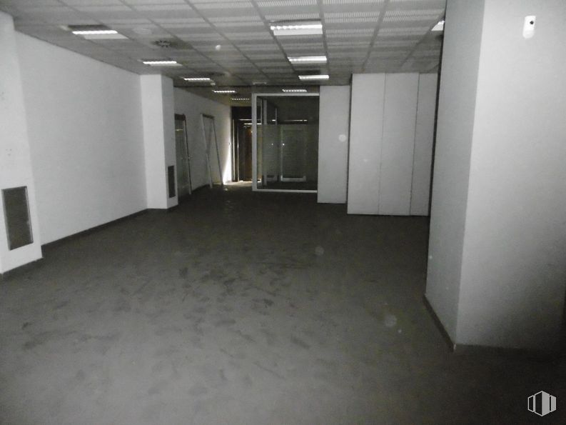 Local en venta en Paseo Santa María de la Cabeza, Arganzuela, Madrid, 28045 con accesorio, suelos, suelo, hall, techo, puerta, evento, edificio, aluminio y habitación alrededor