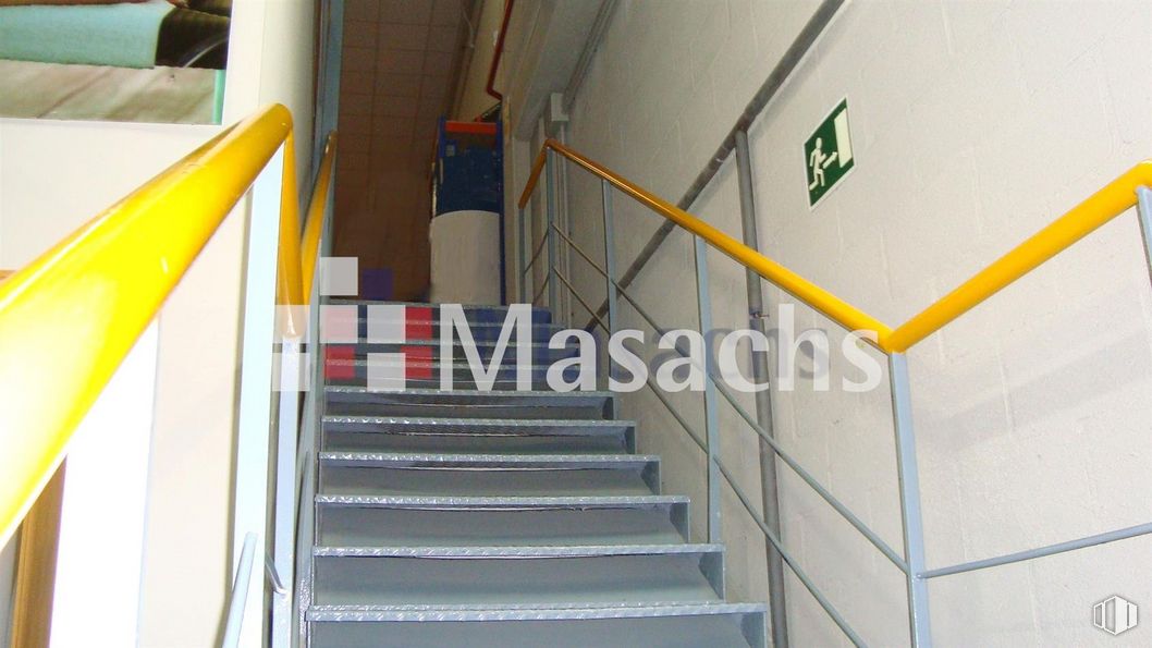 Industrial for sale at Polígono Industrial Rio Janeiro, Algete, Madrid, 28110 with stairs, fixture, line, building, composite material, flooring, gas, facade, glass and handrail around