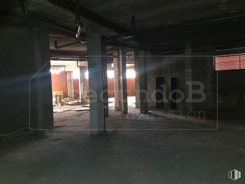 Retail for sale at Calle Ventanilla, 8, Colmenarejo, Madrid, 28270 with gas, tints and shades, electricity, darkness, city, midnight, flooring, concrete, automotive lighting and ceiling around