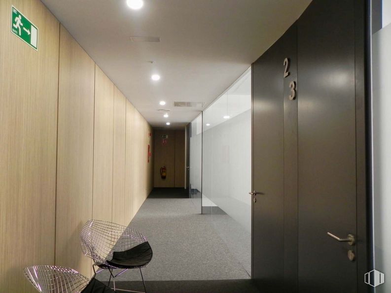 Oficina en venta en Edificio Auge I, Calle María Tubau, 8, Fuencarral - El Pardo, Madrid, 28049 con accesorio, piso, entrada, suelo, techo, mediante, edificio, habitación, vidrio y lámpara alrededor