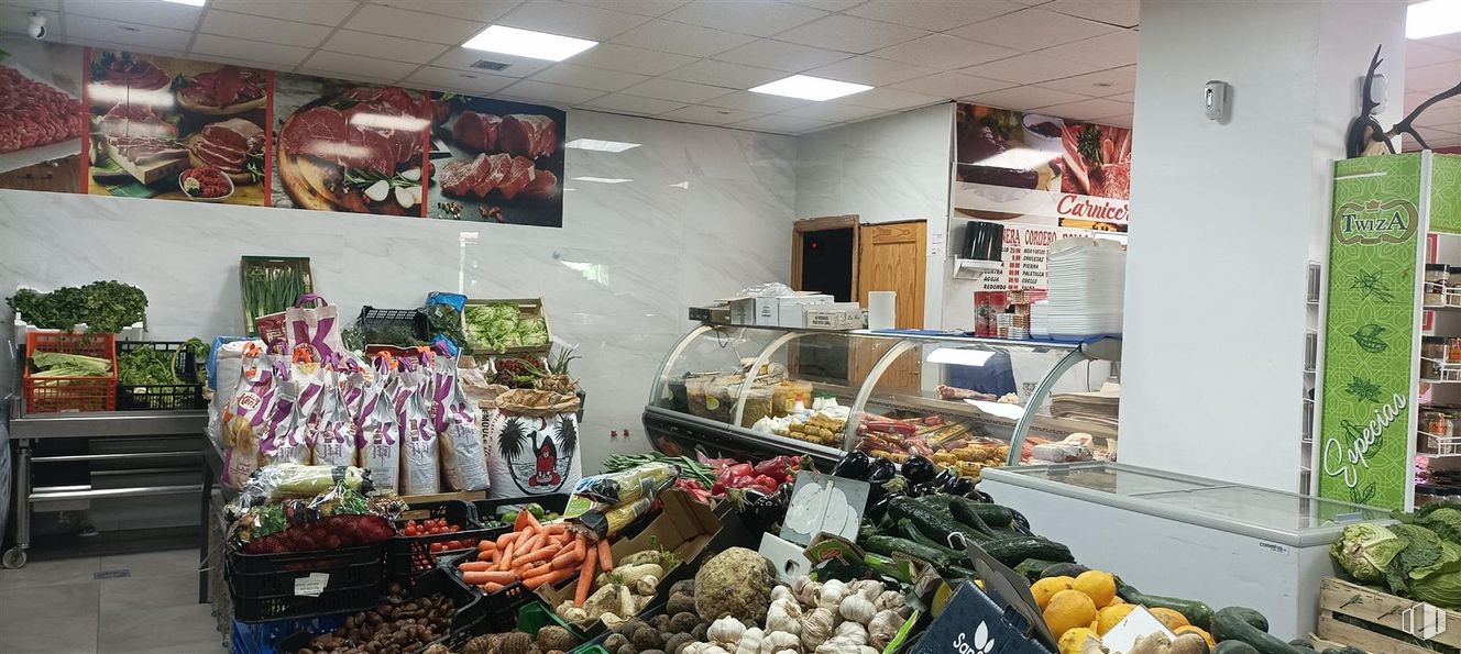 Retail for sale at Avenida Barcelona, Guadalajara, 19005 with packaged goods, food, selling, natural foods, retail, whole food, greengrocer, public space, market and city around