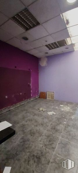 Retail for sale at Calle Lucero, La Latina, Madrid, 28047 with property, building, purple, wood, floor, flooring, house, wall, material property and ceiling around