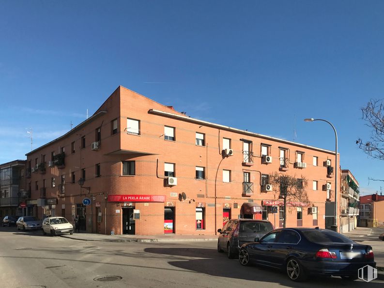 Local en venta en Calle Sierra Vieja, 48, Villa de Vallecas, Madrid, 28031 con coche, edificio, cielo, rueda, neumático, propiedad, ventana, vehículo, superficie de carretera y asfalto alrededor