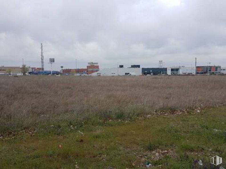 Land for sale at P.I. Ciudad del Automóvil, Leganés, Madrid, 28917 with cloud, sky, vehicle, grass, grassland, landscape, gas, motor vehicle, plain and road around