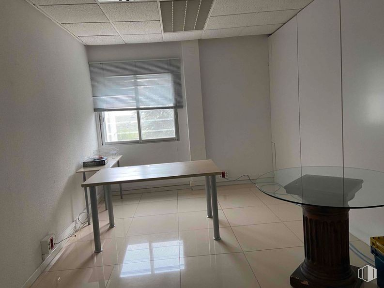 Industrial for sale & for rent at Zona Colmenar Viejo, Colmenar Viejo, Madrid, 28770 with window, table, window blind, furniture, building, wood, architecture, fixture, interior design and shade around