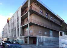 Industrial for sale at Zona empresarial Julián Camarillo, San Blas - Canillejas, Madrid, 28037 with car, building, sky, window, vehicle, urban design, neighbourhood, residential area, facade and house around