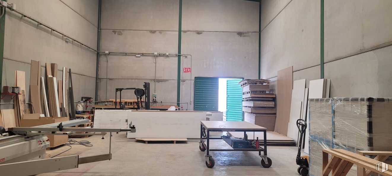 Industrial for sale at Zona industrial, Yuncos, Toledo, 45210 with table, flooring, floor, composite material, ceiling, engineering, metal, plywood, steel and workshop around