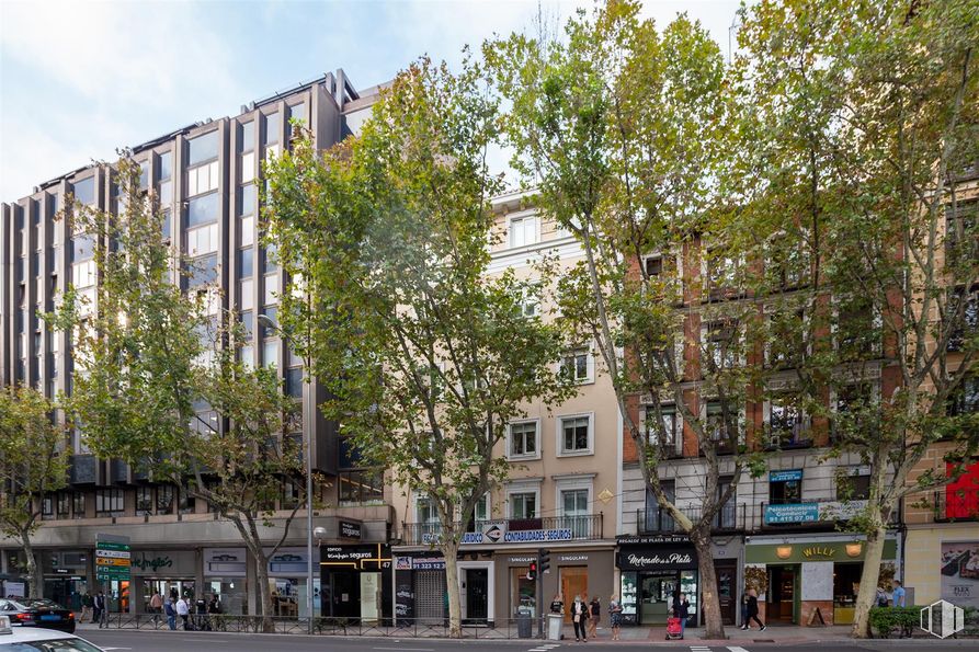 Local en alquiler y venta en Calle Princesa, 49, Moncloa - Aravaca, Madrid, 28008 con edificio, cielo, nube, árbol, diseño urbano, condominio, ventana, barrio, vía pública y zona residencial alrededor