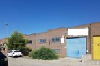 Industrial for sale at Calle Río Mundo, Toledo, 45007 with car, door, building, automotive parking light, sky, plant, vehicle registration plate, tire, vehicle and asphalt around