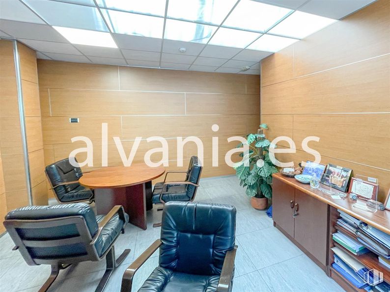 Industrial for sale at Zona San José de Valderas, Leganés, Madrid, 28918 with chair, houseplant, furniture, interior design, flooring, floor, ceiling, lighting, table and room around