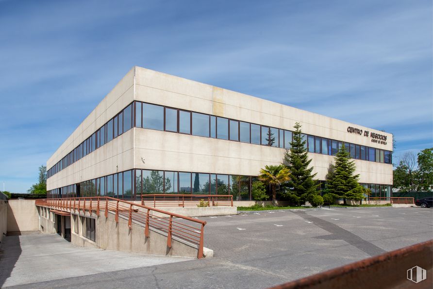 Oficina en alquiler en Centro de Negocios Ciudad de Sevilla, Calle Dublín, 1, Las Rozas de Madrid, Madrid, 28230 con edificio, cielo, nube, diseño urbano, ventana, fachada, edificio comercial, casa, ciudad y material compuesto alrededor