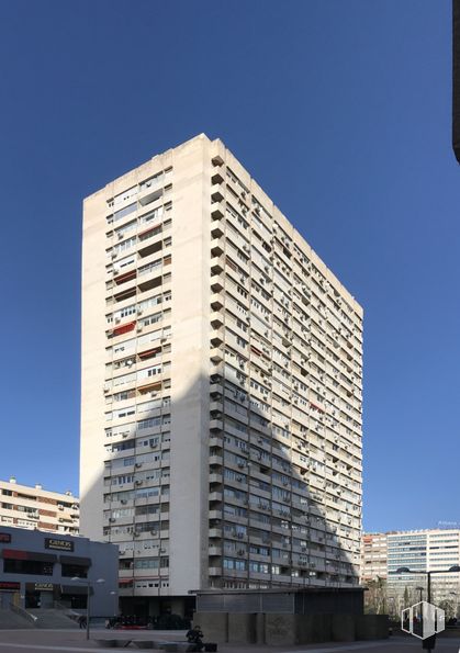 Local en alquiler en Avenida General Perón, 32, Tetuán, Madrid, 28020 con edificio, cielo, día, propiedad, rascacielos, bloque de torre, condominio, ventana, diseño urbano y edificio comercial alrededor