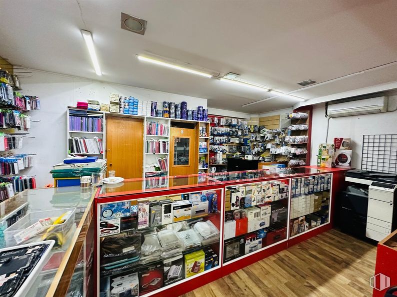 Local en venta en Calle Castrogeriz, Carabanchel, Madrid, 28025 con estantería, edificio, estante, estantería, interiorismo, tienda, venta al por menor, publicación, cliente y techo alrededor