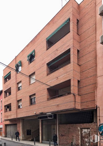 Retail for sale at Calle Cereria, 30, Talavera de la Reina, Toledo, 45600 with window, sky, building, urban design, wood, brick, condominium, tower block, brickwork and building material around