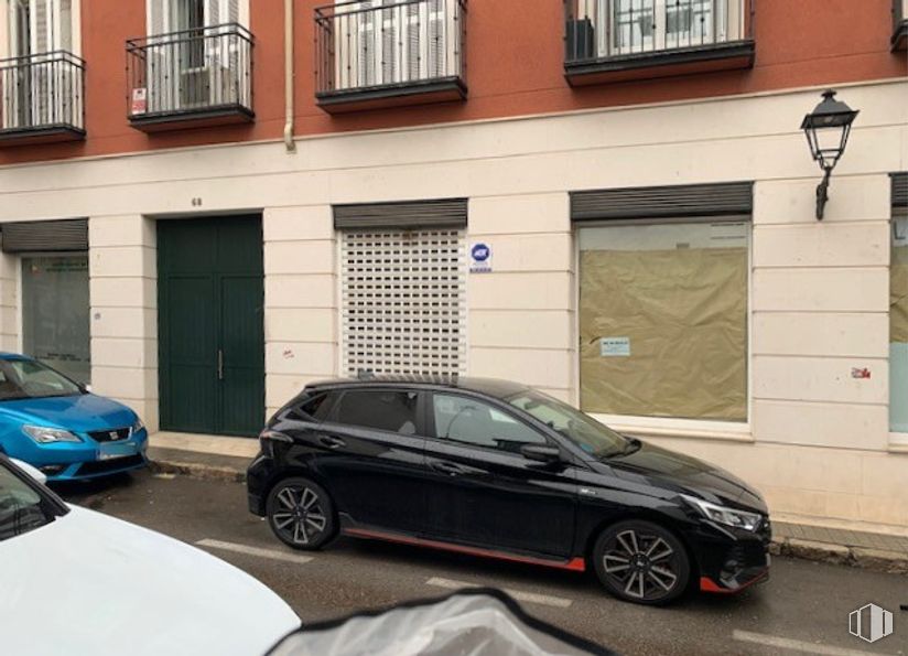 Local en alquiler en Calle San Pascual, Aranjuez, Madrid, 28300 con ventana, rueda, neumático, coche, puerta, vehículo terrestre, vehículo, modo de transporte, iluminación del automóvil y vehículo de motor alrededor