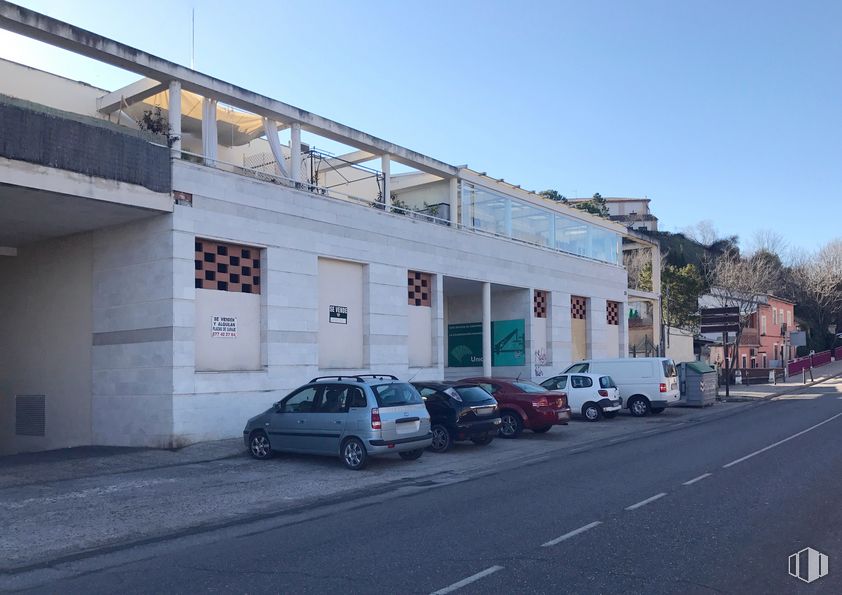 Retail for sale & for rent at Carretera Navalpino, 33, Toledo, 45004 with car, building, van, sky, automotive parking light, wheel, tire, vehicle, window and asphalt around