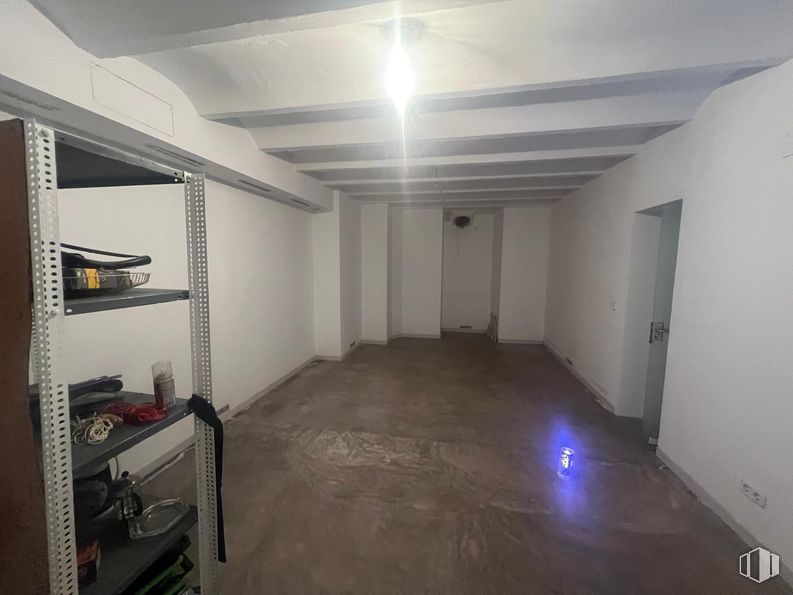 Local en alquiler en Calle Lope de Vega, Centro, Madrid, 28014 con mueble, propiedad, edificio, accesorio, suelo, estante, suelos, madera, inmobiliario y puerta alrededor