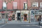 Retail for rent at Calle Alcalá, 402, Ciudad Lineal, Madrid, 28027 with window, car, building, door, neighbourhood, sidewalk, wall, public space, plant and tree around