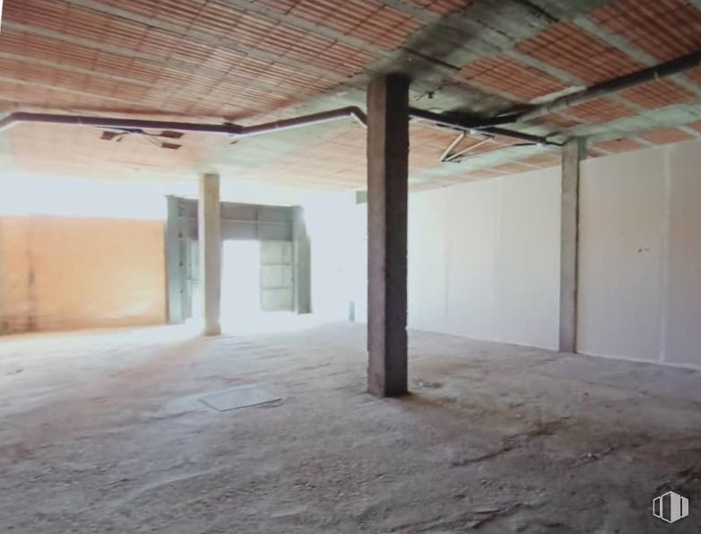 Retail for sale at Calle Mediodía, Numancia de la Sagra, Toledo, 45230 with hall, wood, flooring, floor, wall, fixture, ceiling, building material, tints and shades and composite material around